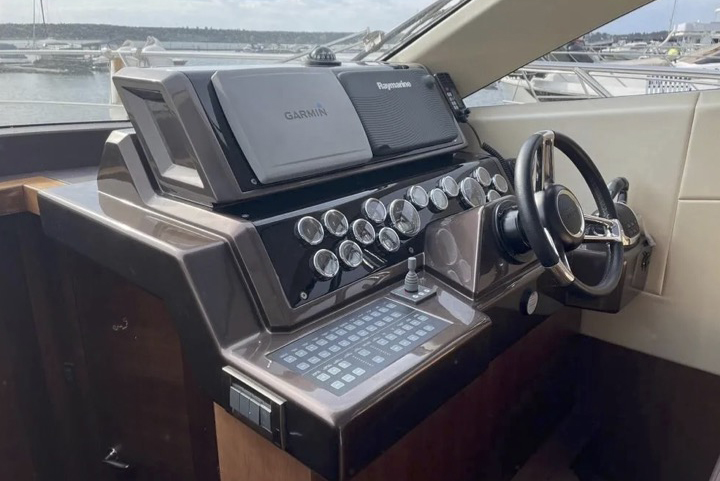 Galeon 390 HTC (015) | Интерьер 5