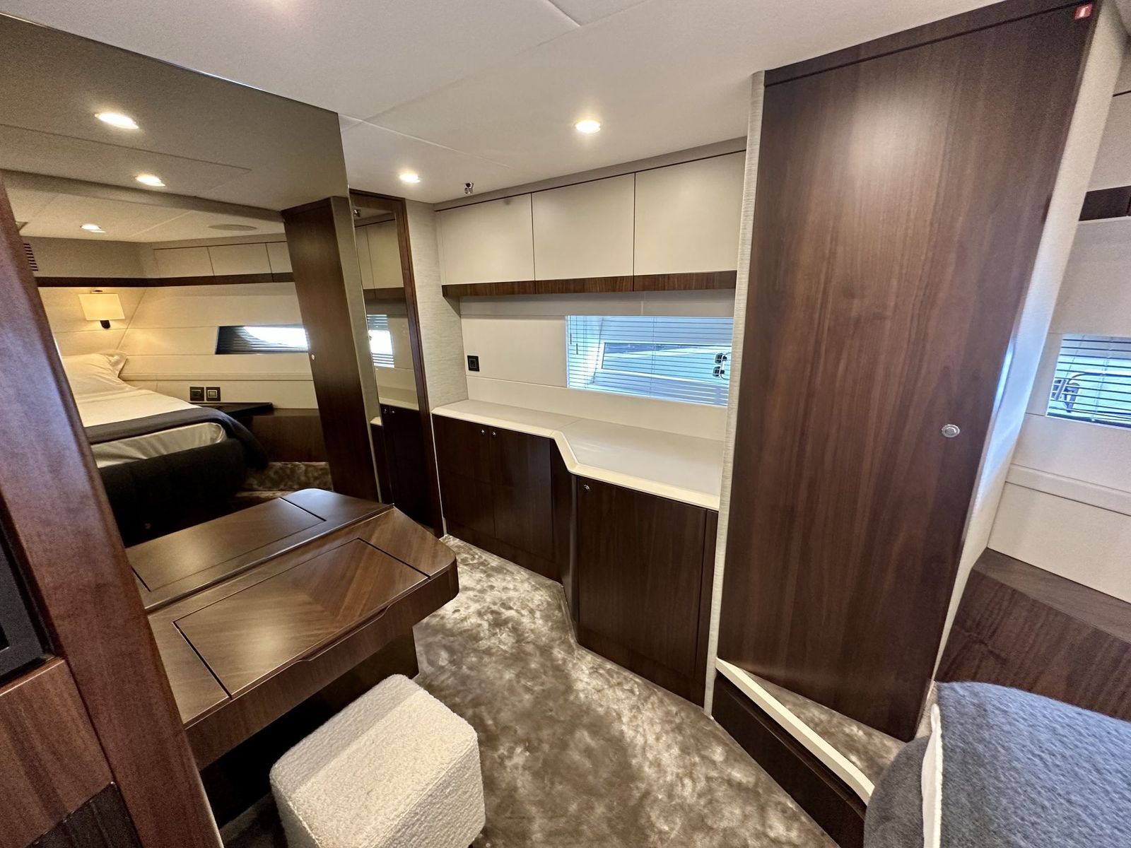 Fairline Phantom 65 (023) | Интерьер 23