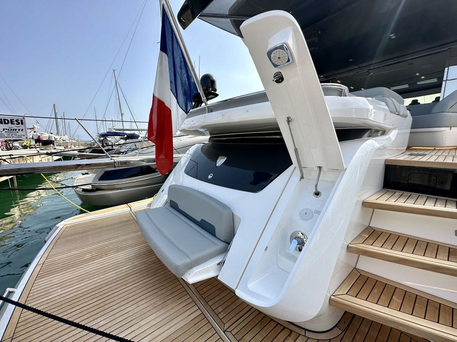 Fairline Phantom 65 (023) | Экстерьер 8