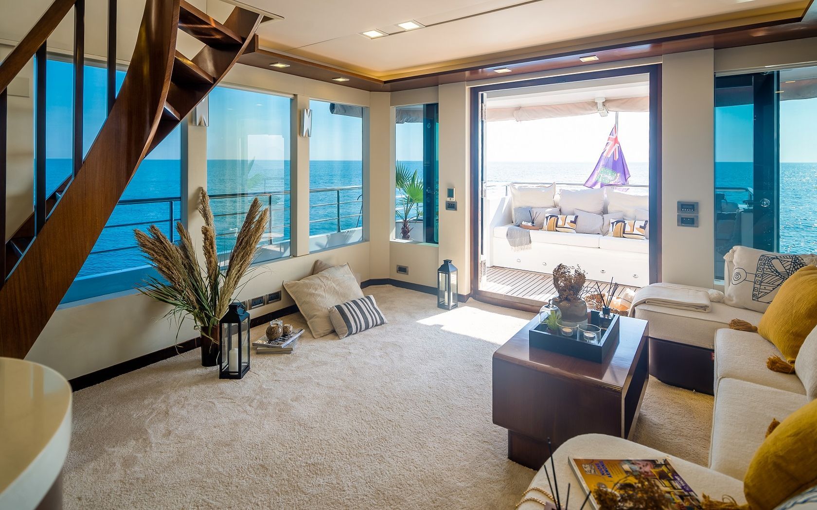 Bering 60 “DZAM” | Интерьер 1