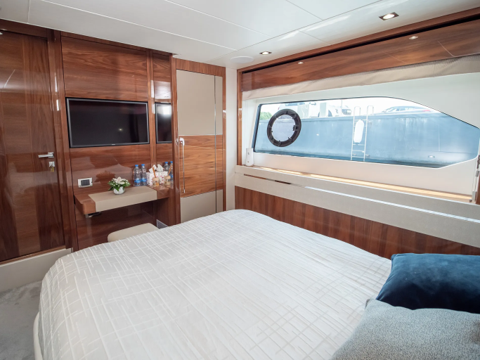 Sunseeker 76 Yacht | Интерьер 16