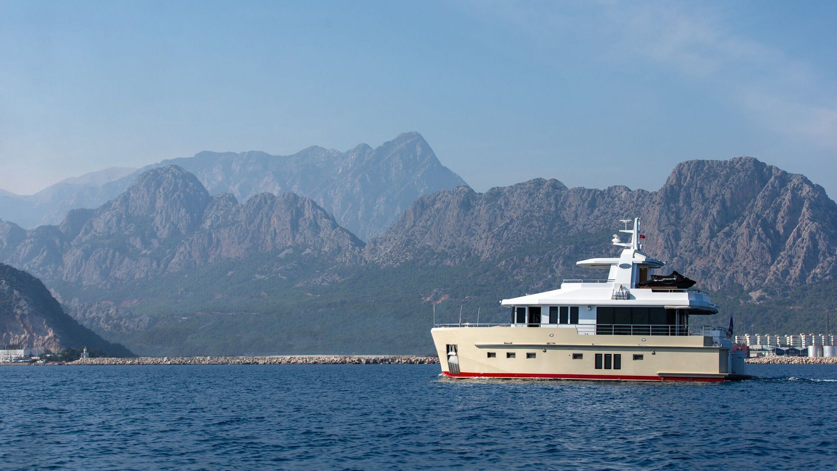 Bering 60 “DZAM” | Экстерьер 2