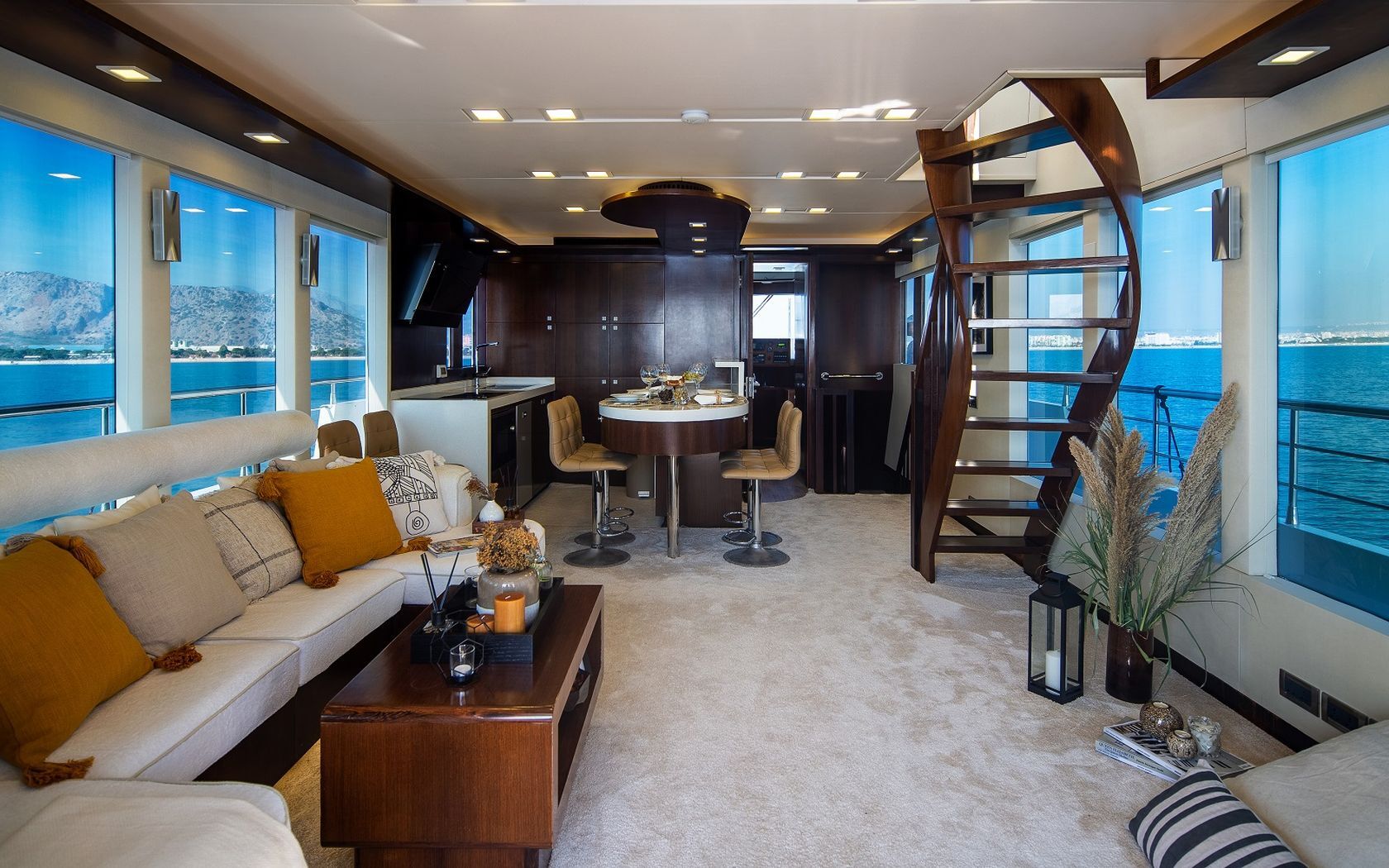 Bering 60 “DZAM” | Интерьер 2