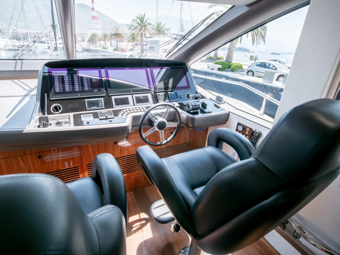 Sunseeker 76 Yacht | Интерьер 12