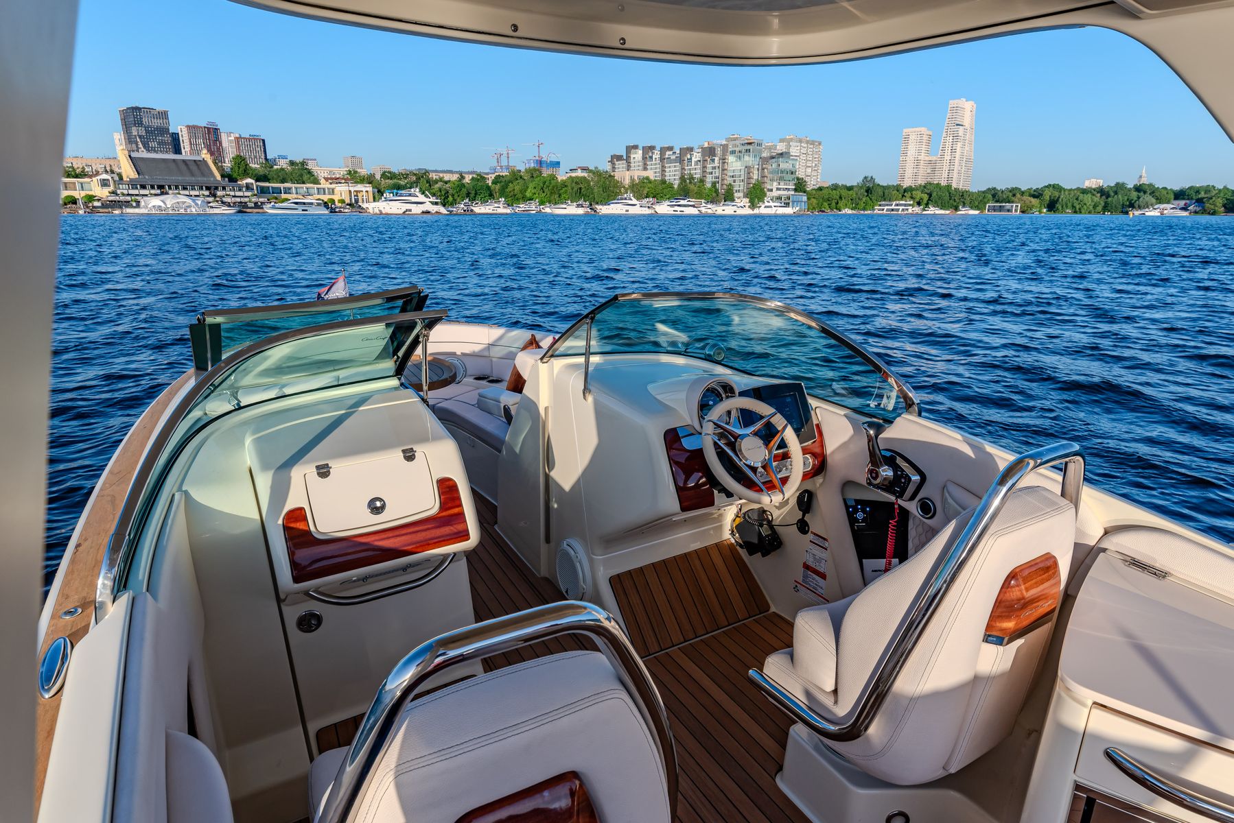 Chris-Craft Launch 28 GT | Интерьер 8