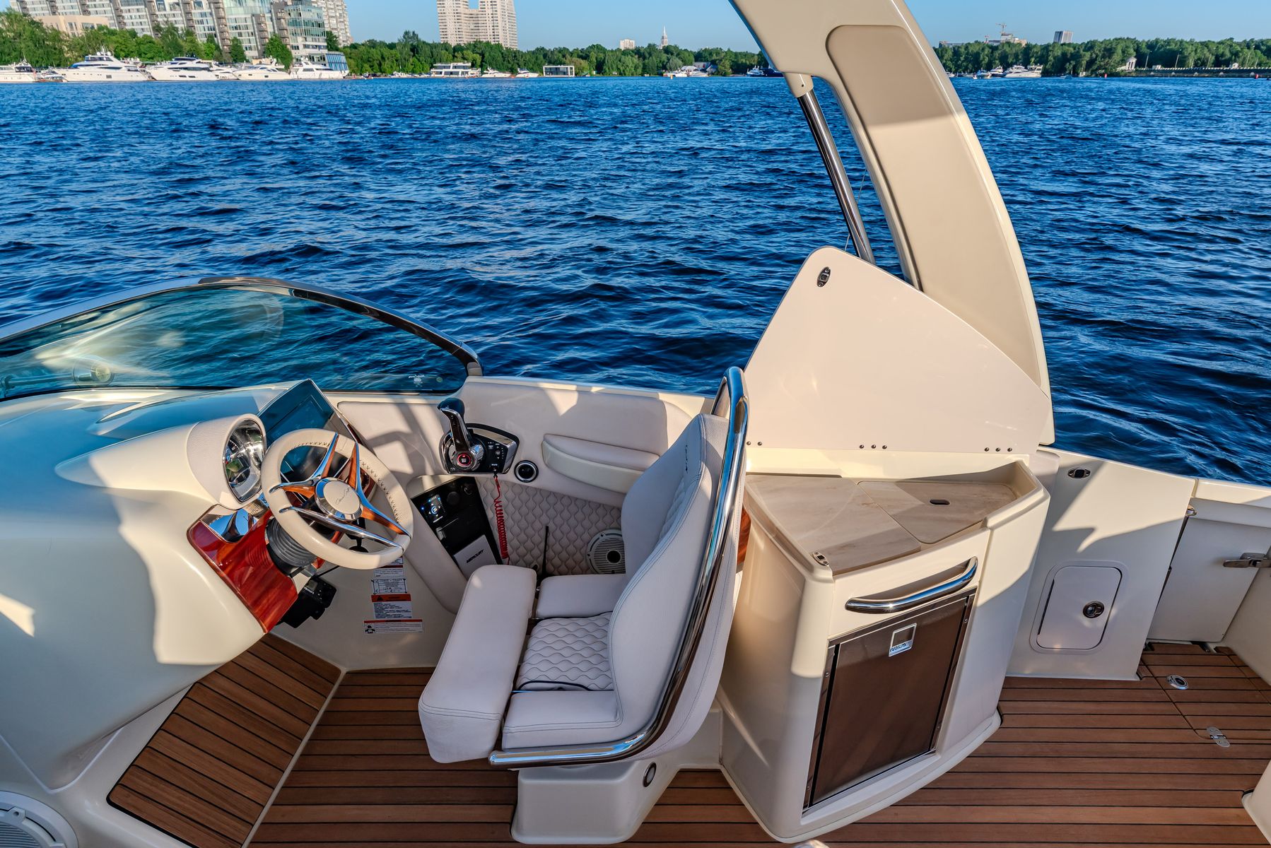 Chris-Craft Launch 28 GT | Интерьер 7