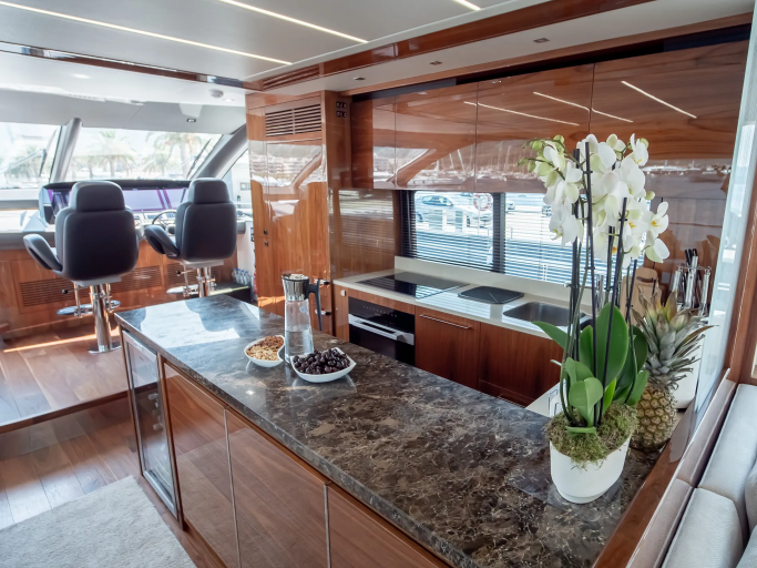 Sunseeker 76 Yacht | Интерьер 6