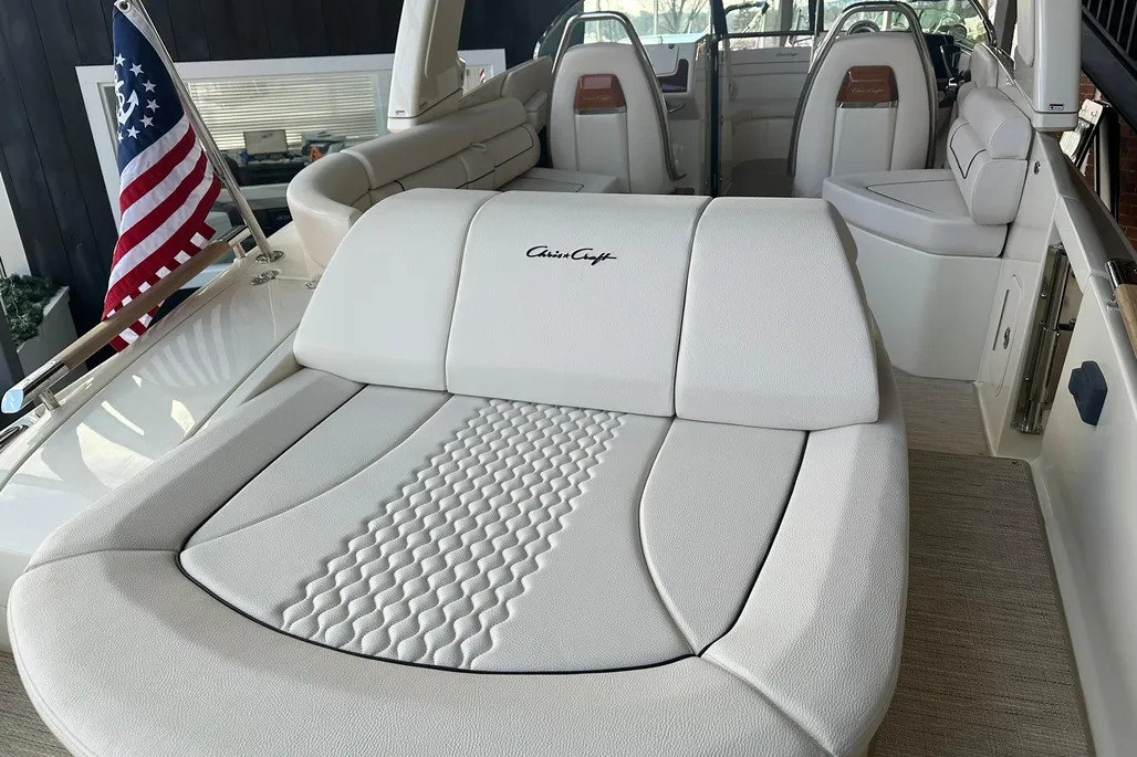 Chris-Craft Launch 28 GT | Интерьер 1