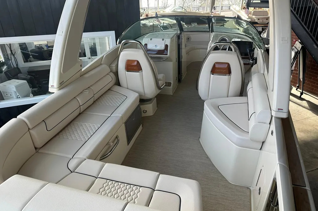 Chris-Craft Launch 28 GT | Интерьер 3