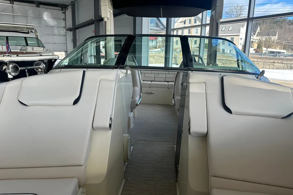 Chris-Craft Launch 28 GT | Интерьер 8