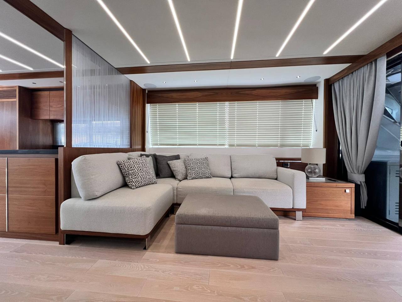 Sunseeker 76 Yacht | Интерьер 3