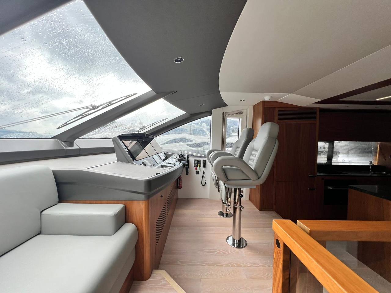 Sunseeker 76 Yacht | Интерьер 11