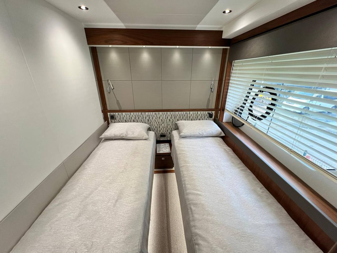 Sunseeker 76 Yacht | Интерьер 24