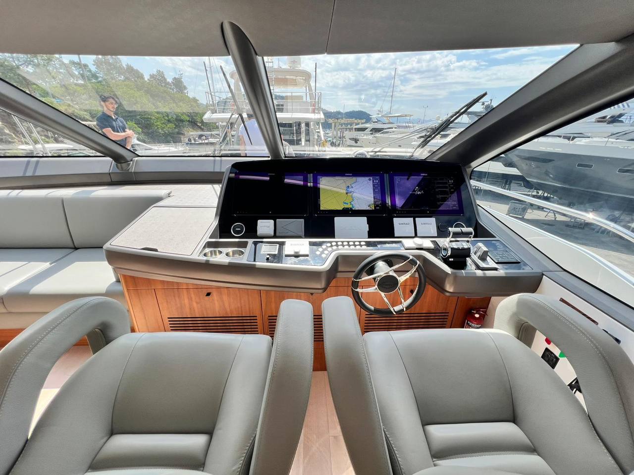 Sunseeker 76 Yacht | Интерьер 12