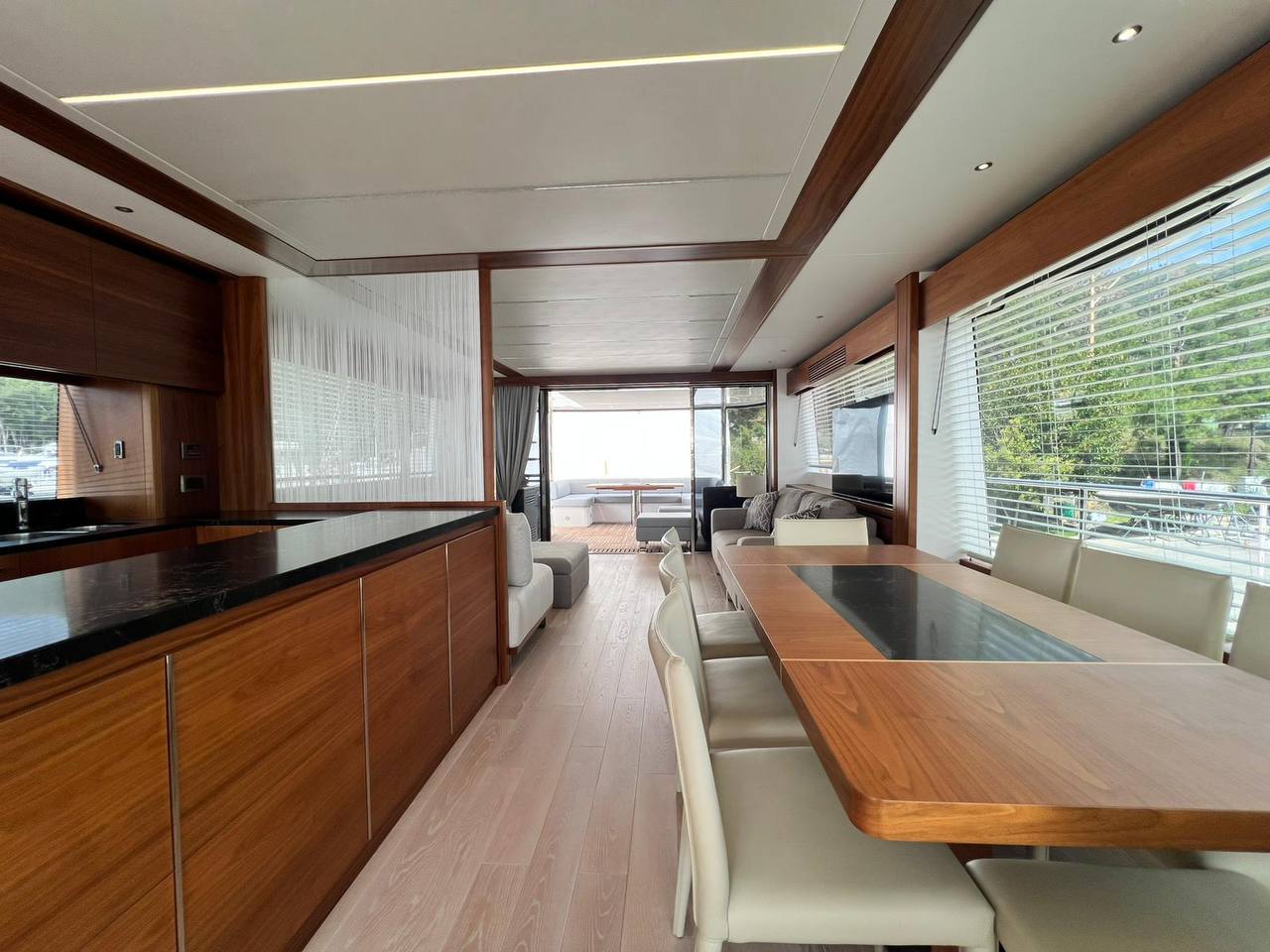 Sunseeker 76 Yacht | Интерьер 7