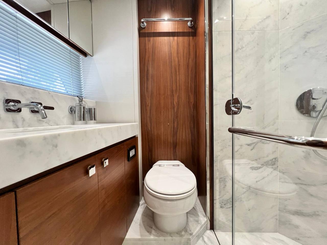 Sunseeker 76 Yacht | Интерьер 26