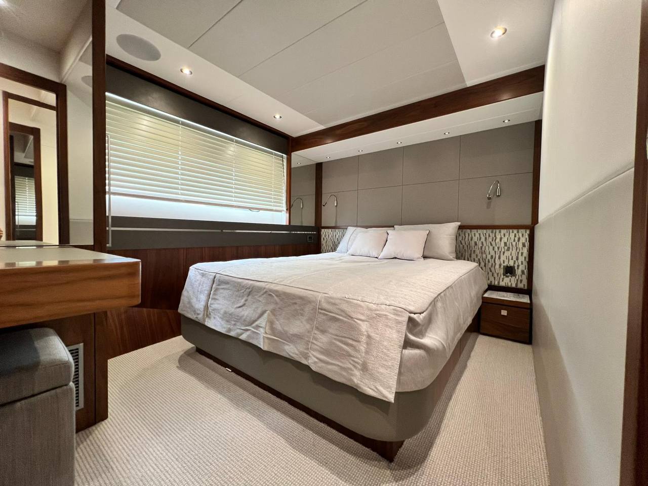 Sunseeker 76 Yacht | Интерьер 21
