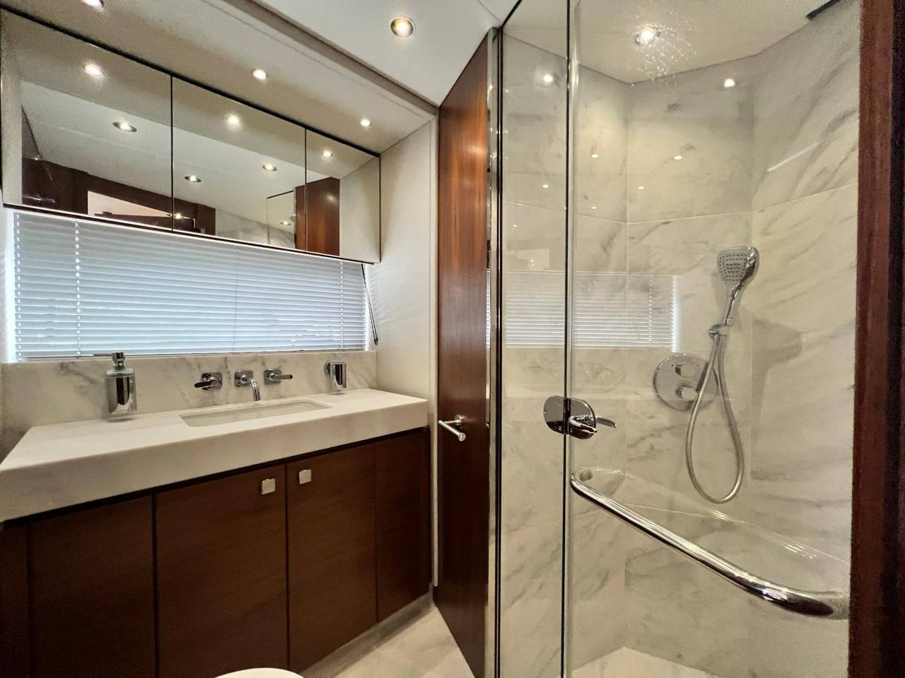 Sunseeker 76 Yacht | Интерьер 20