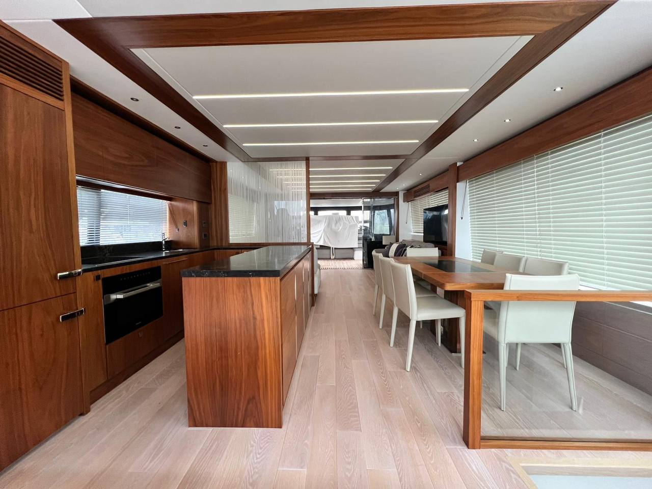 Sunseeker 76 Yacht | Интерьер 4