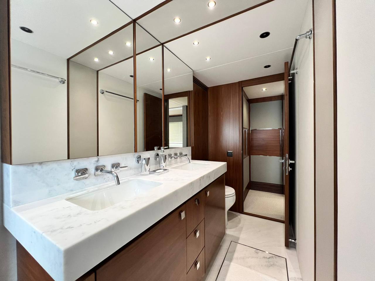 Sunseeker 76 Yacht | Интерьер 23