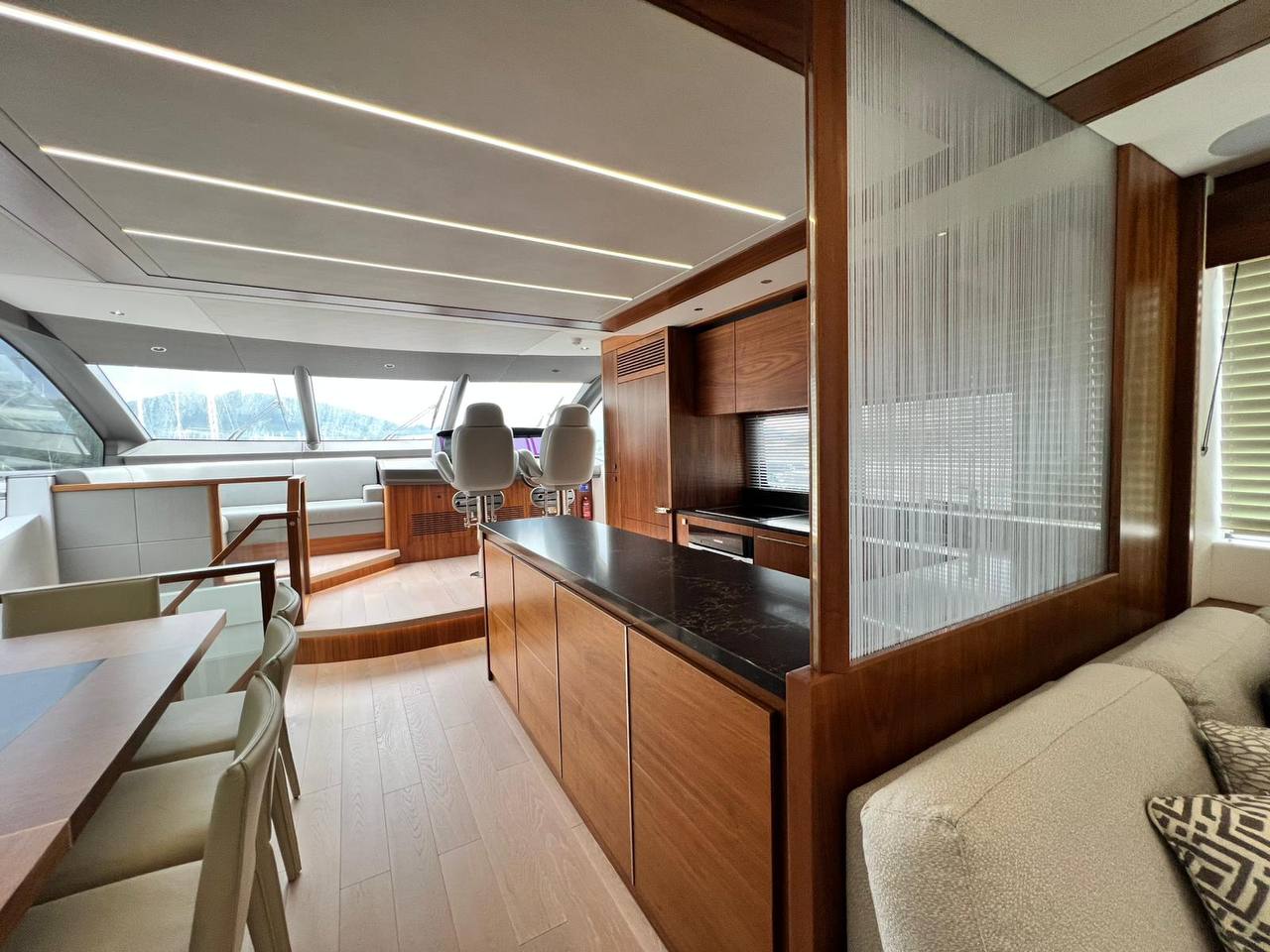Sunseeker 76 Yacht | Интерьер 8