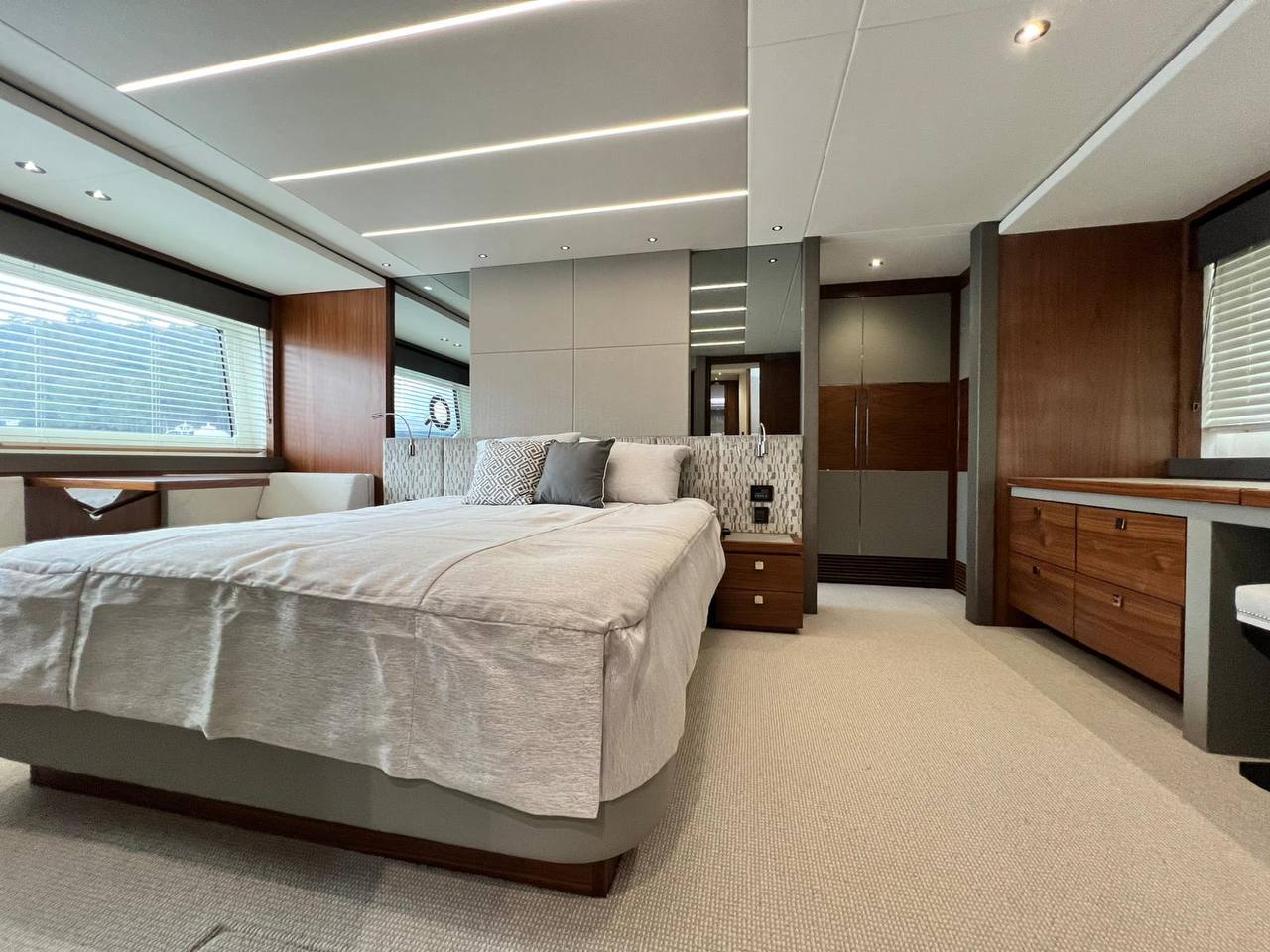 Sunseeker 76 Yacht | Интерьер 14