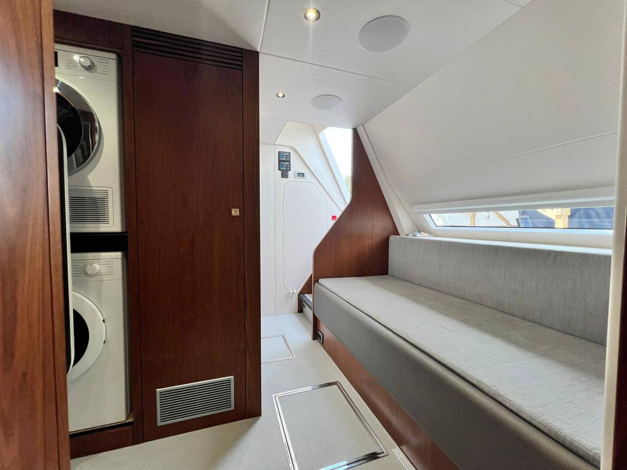 Sunseeker 76 Yacht | Интерьер 31