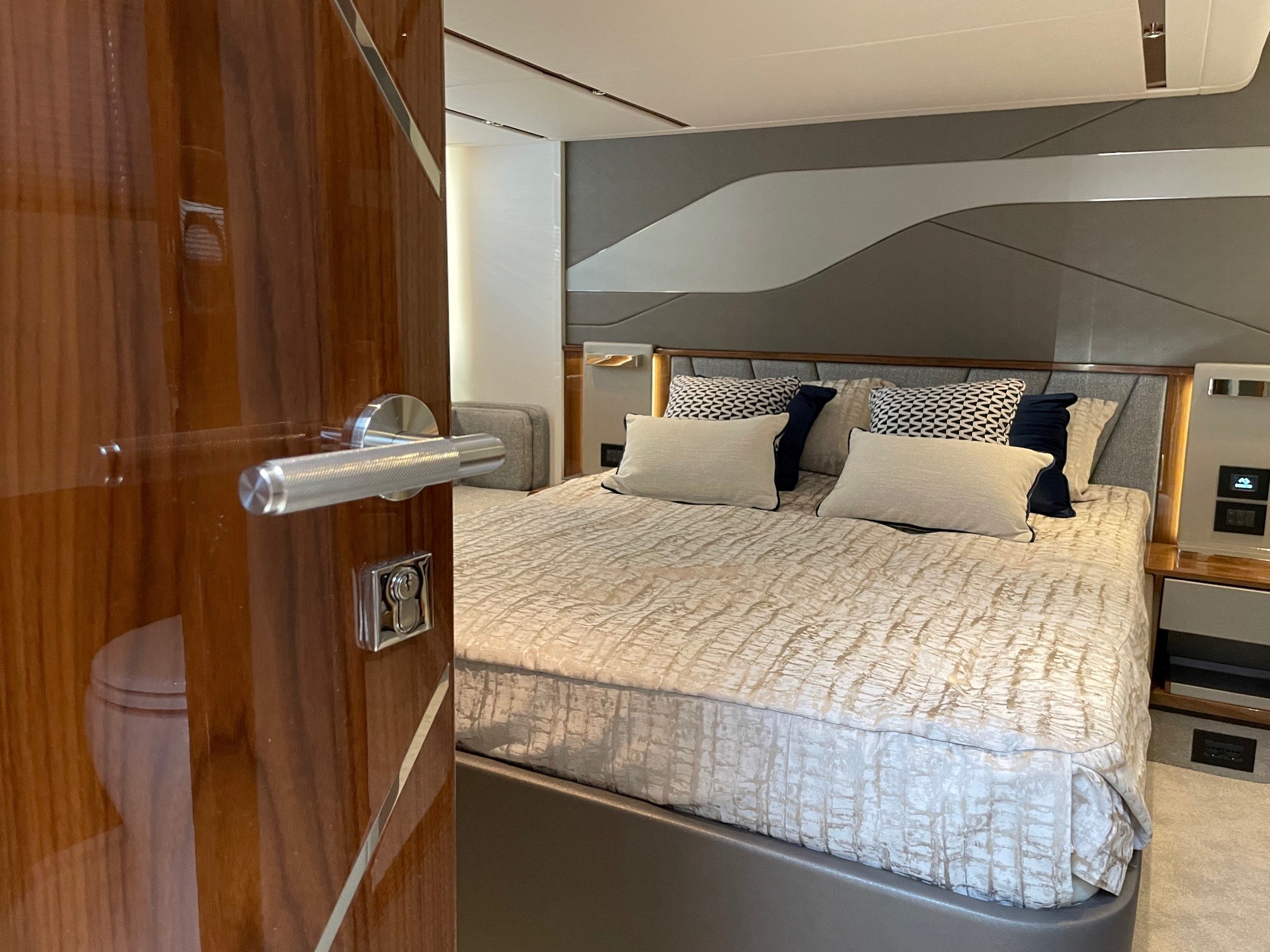 Sunseeker Predator 55 | Интерьер 7