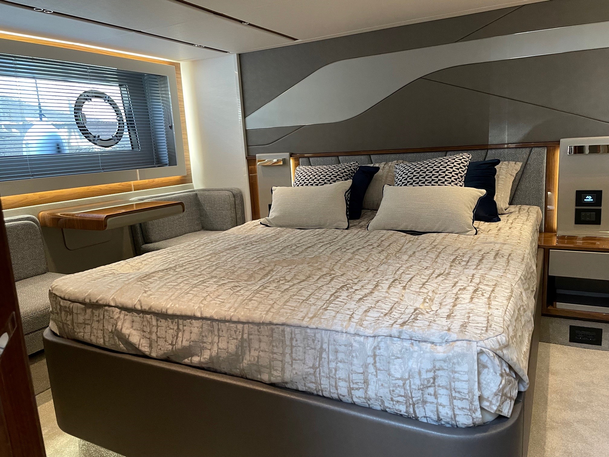 Sunseeker Predator 55 | Интерьер 6