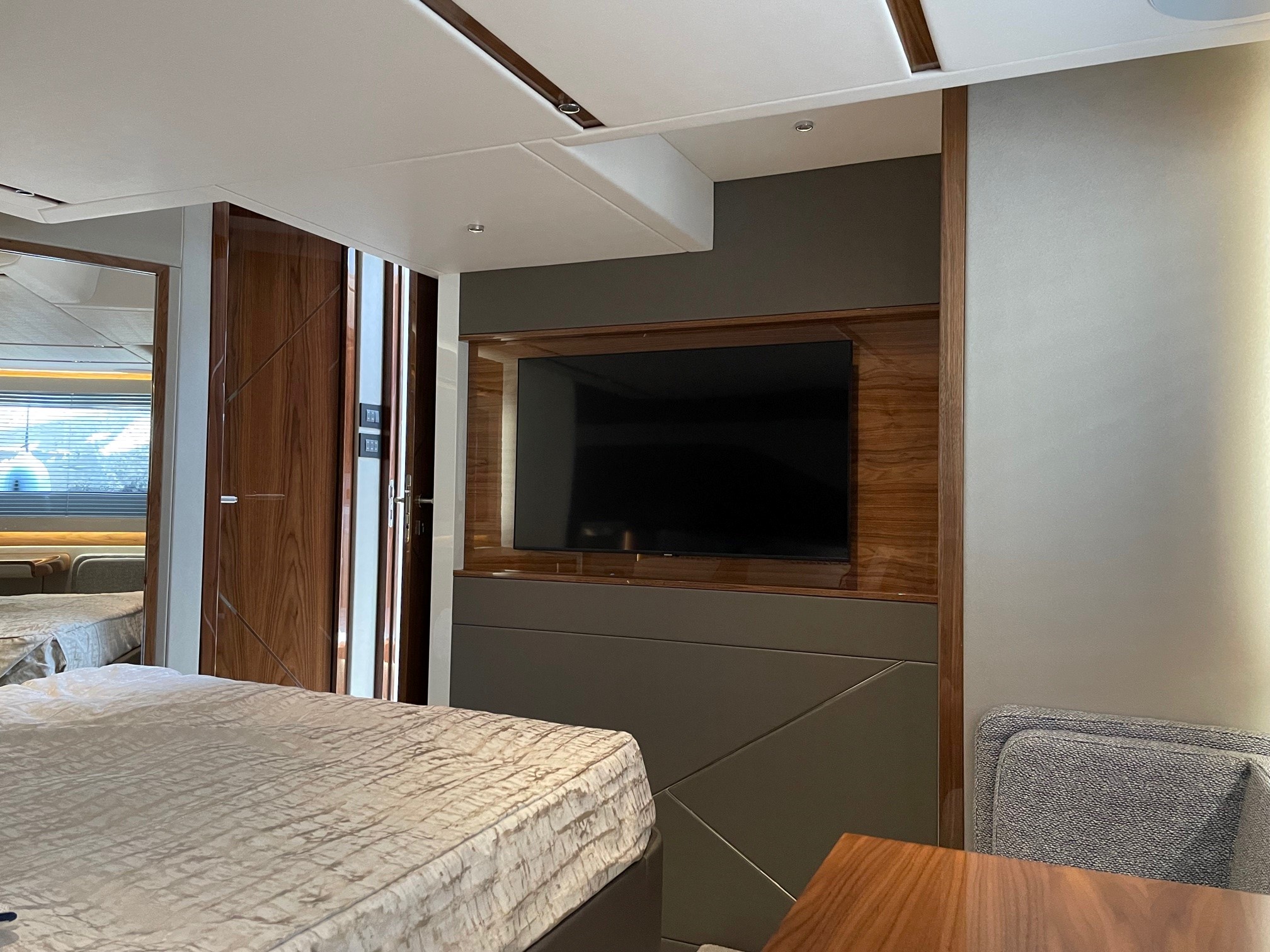 Sunseeker Predator 55 | Интерьер 8