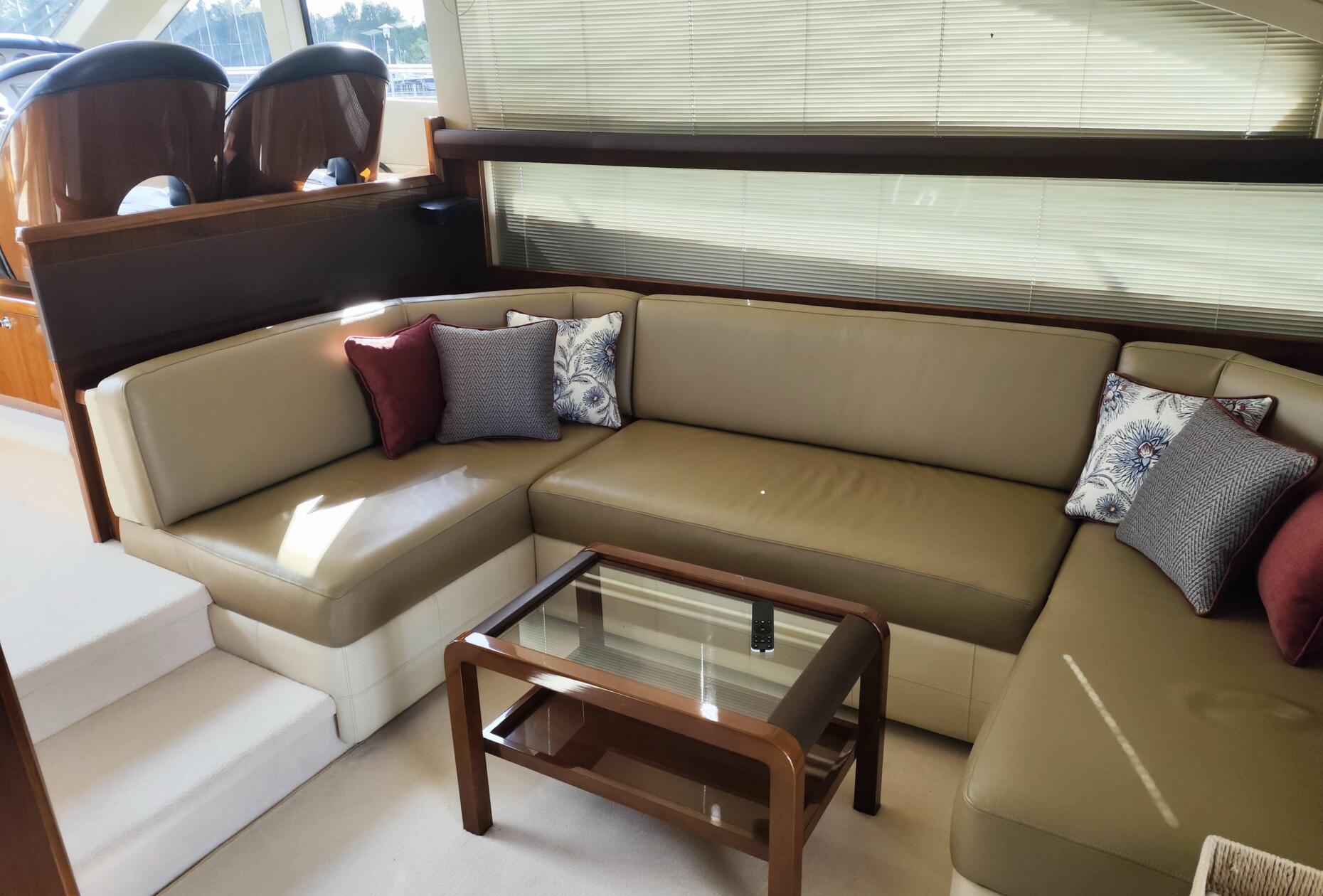 Princess 50 Flybridge | Интерьер 3