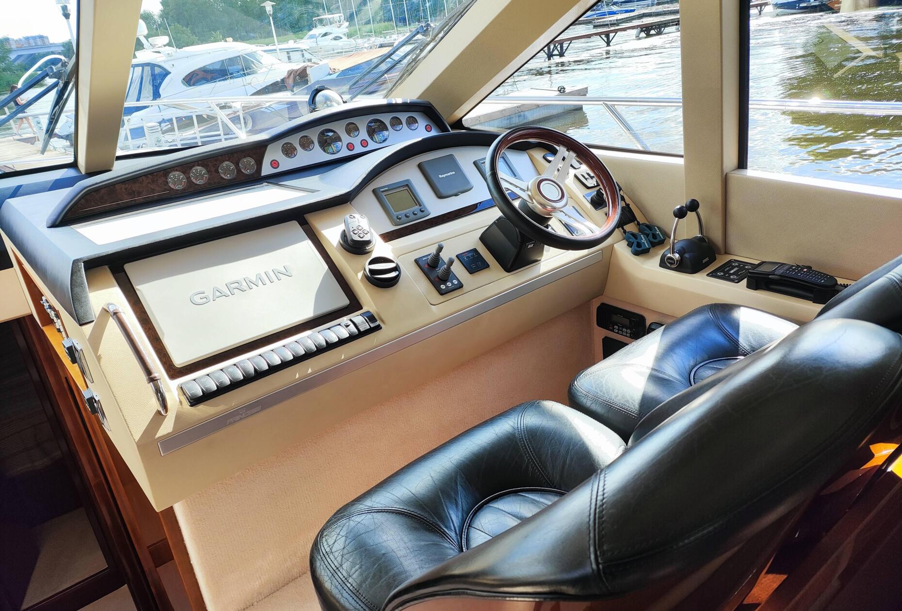 Princess 50 Flybridge | Интерьер 8