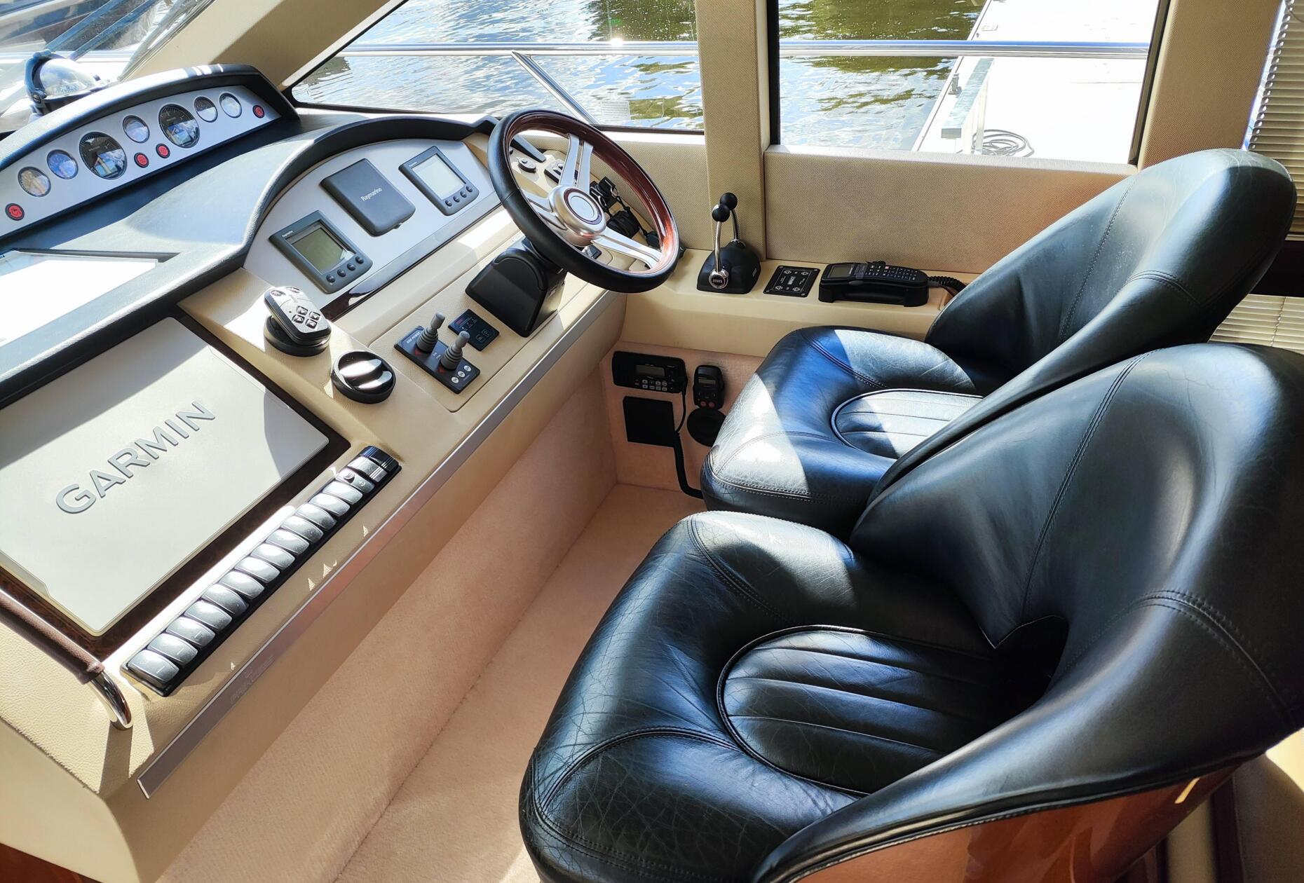 Princess 50 Flybridge | Интерьер 9