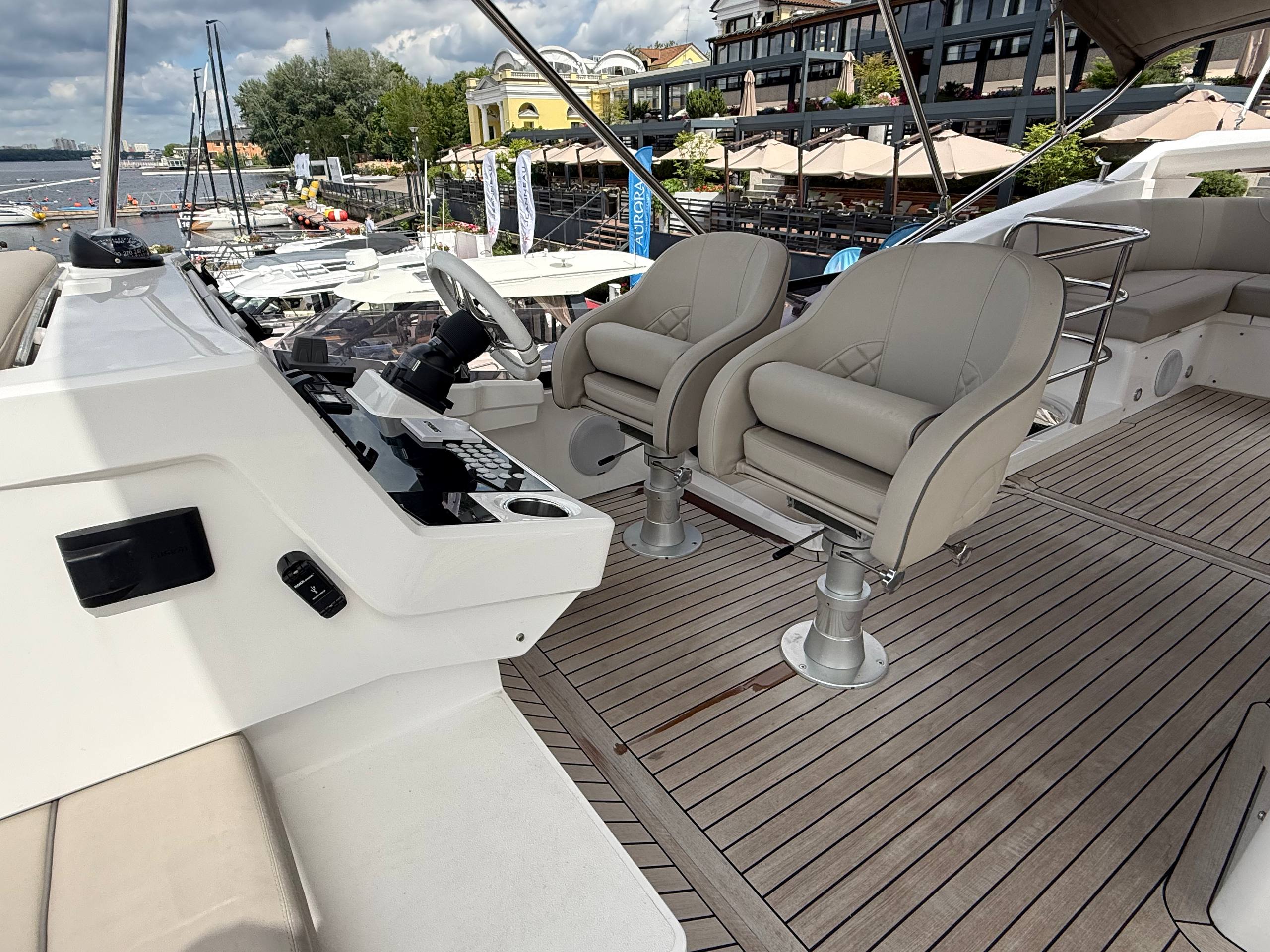 Sunseeker Manhattan 55 | Экстерьер 11