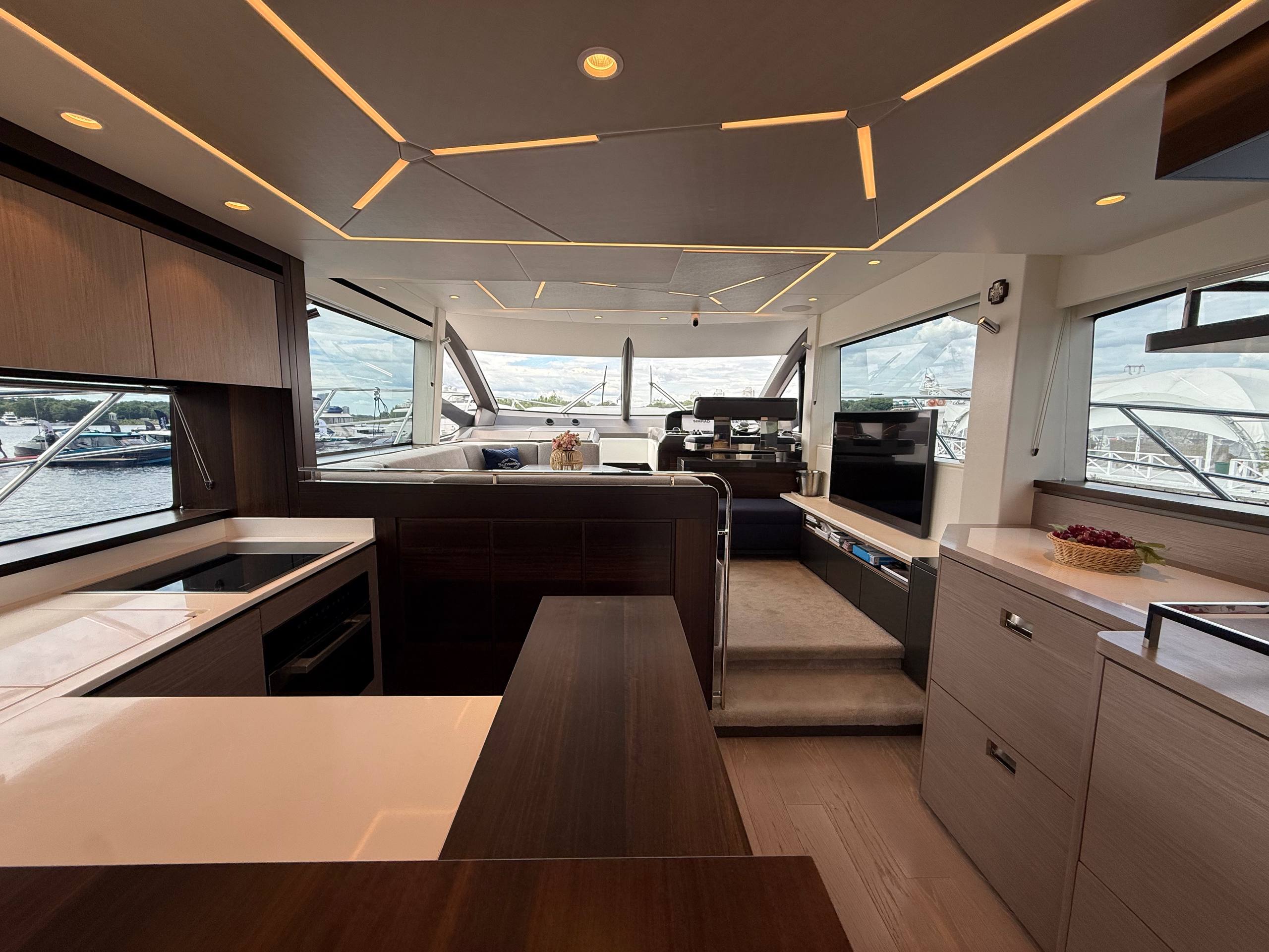 Sunseeker Manhattan 55 | Интерьер 2