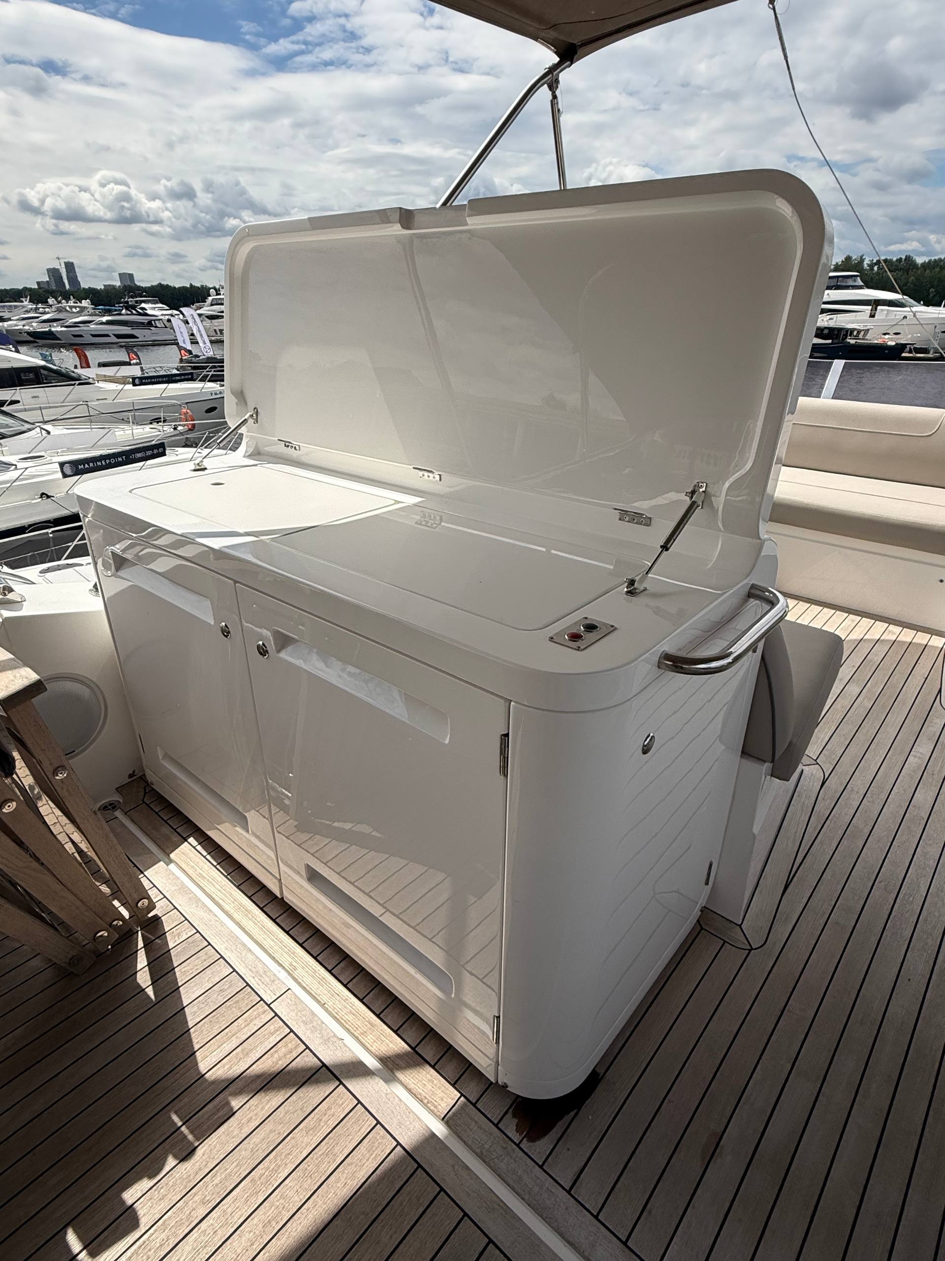 Sunseeker Manhattan 55 | Экстерьер 10