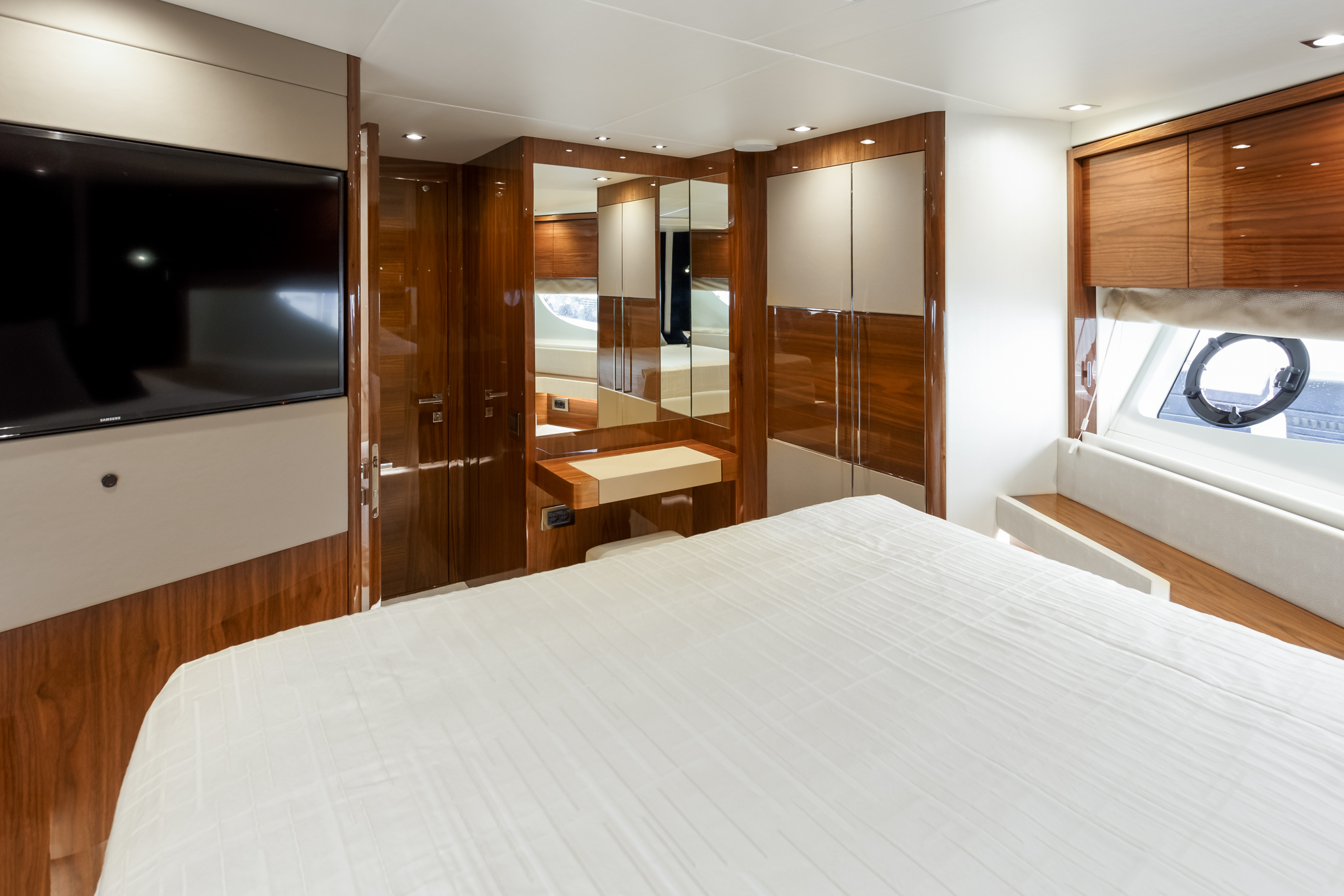 Sunseeker 76 Yacht | Интерьер 12