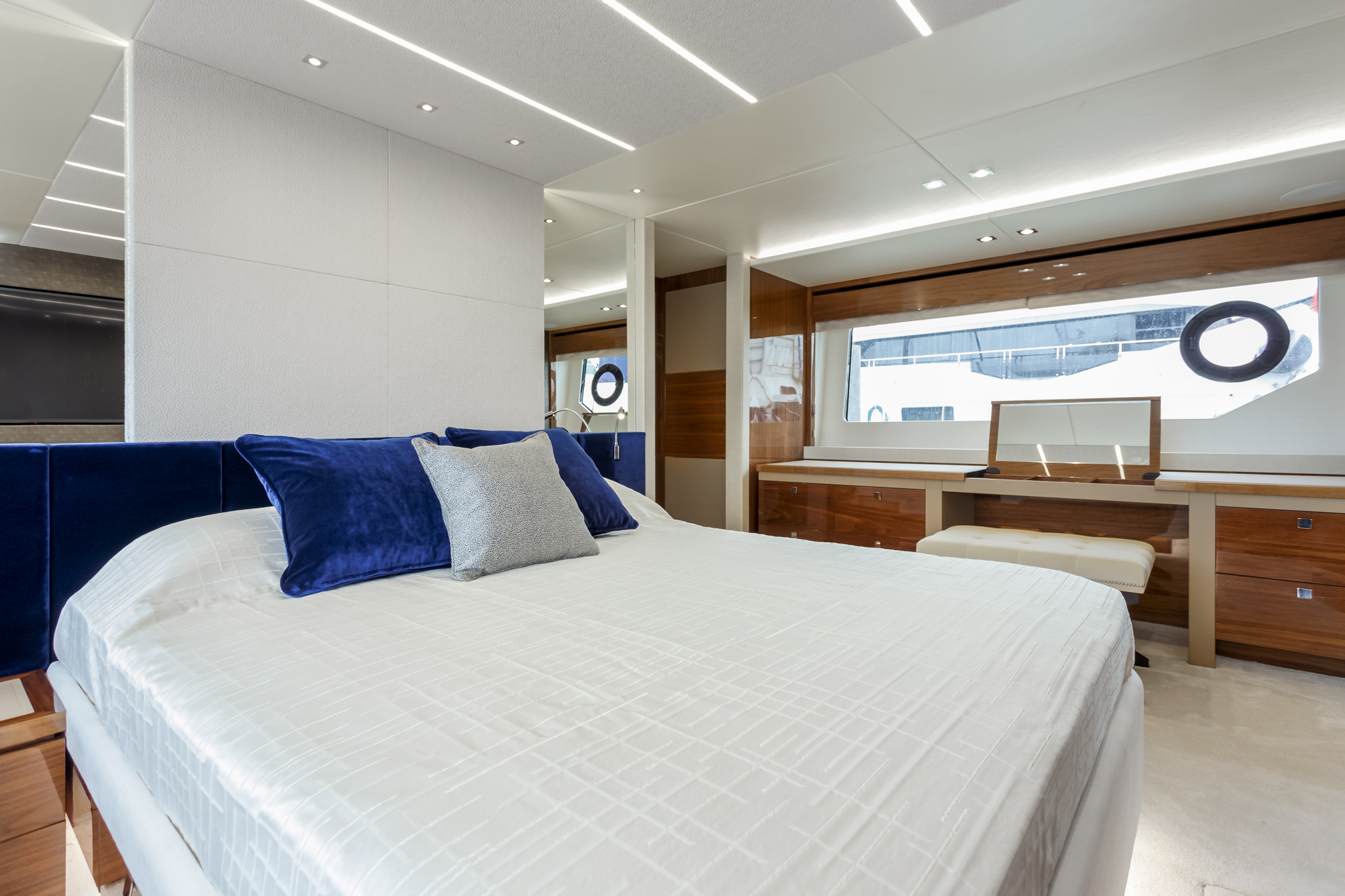 Sunseeker 76 Yacht | Интерьер 11