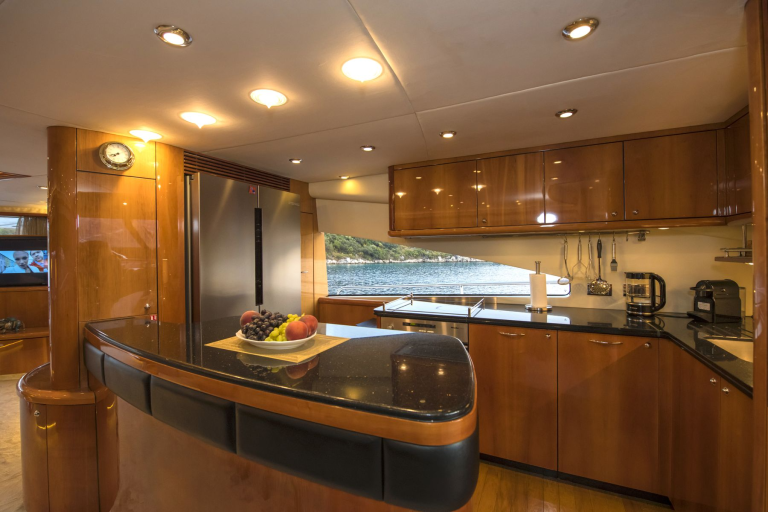 Sunseeker 82 Yacht | Интерьер 7