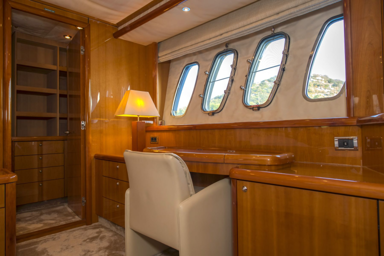 Sunseeker 82 Yacht | Интерьер 10