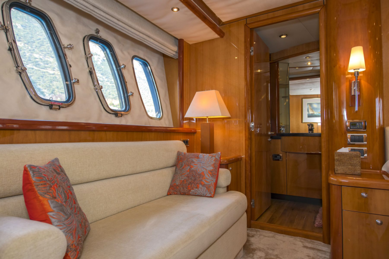 Sunseeker 82 Yacht | Интерьер 11