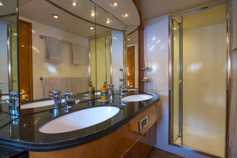 Sunseeker 82 Yacht | Интерьер 13